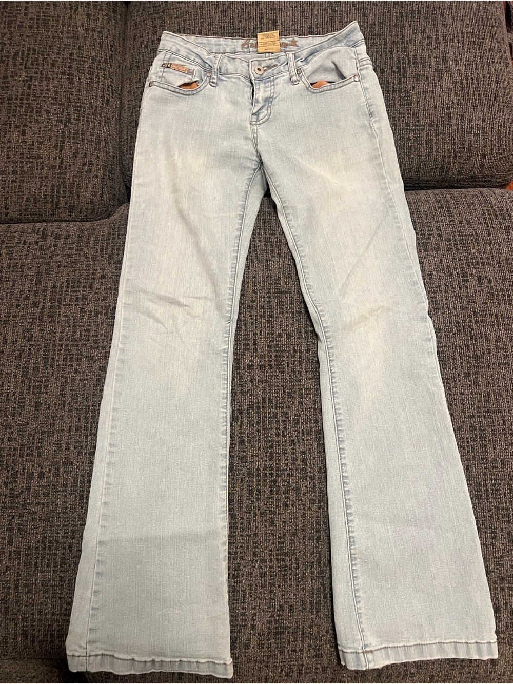 Low rise bubblegum light Wash Women’s Flared Jeans size 5/6